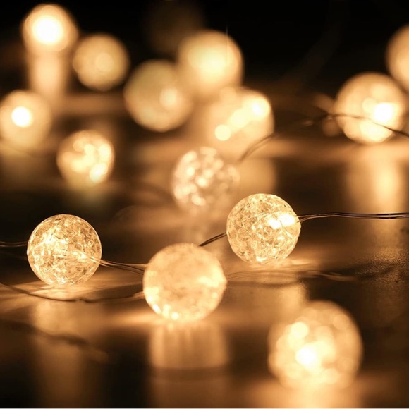 New! ☆ 3M! White Aesthetic Plastic Circular Bulb String Lights - Picture 5 of 10